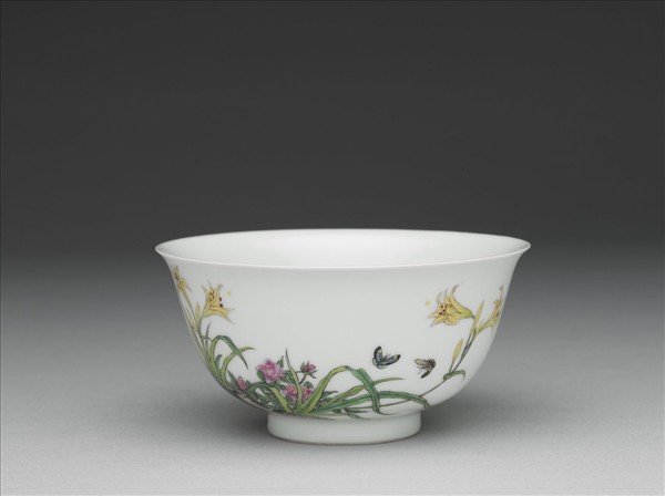琺瑯彩花蝶碗