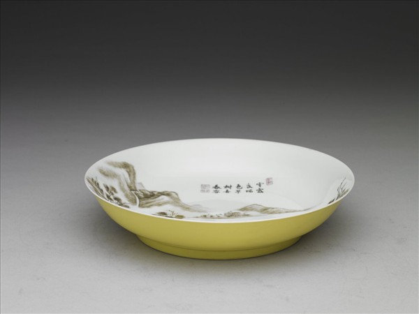 琺瑯彩赭墨山水圖盤