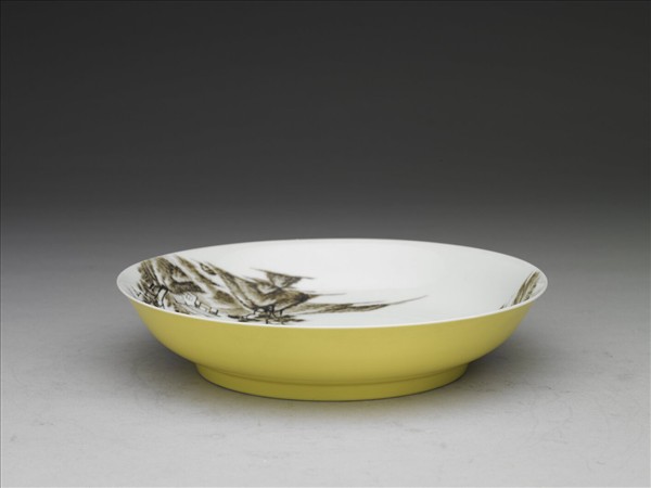 琺瑯彩赭墨山水圖盤