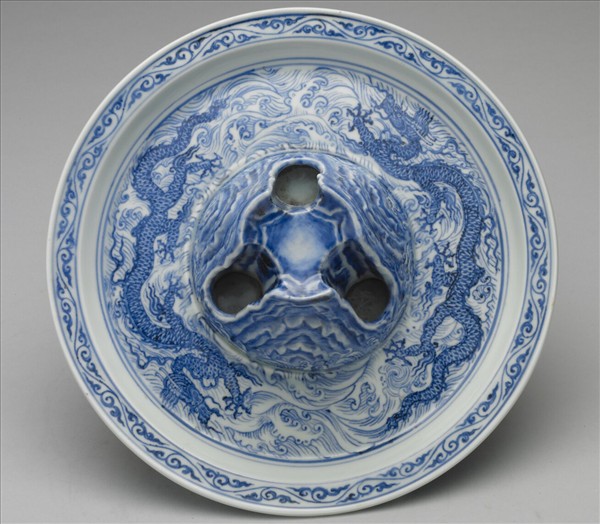 青花波濤龍紋爵托盤