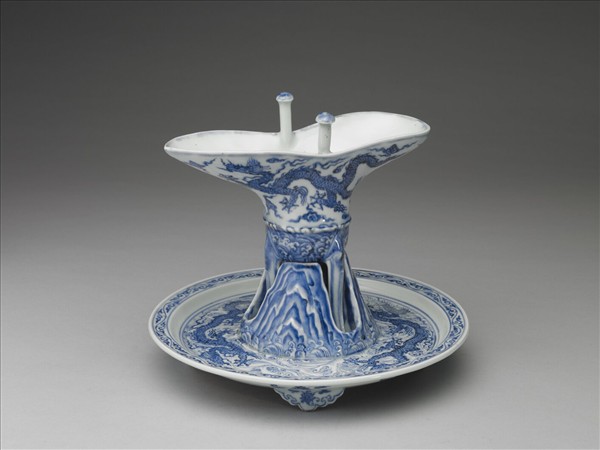 青花波濤龍紋爵托盤