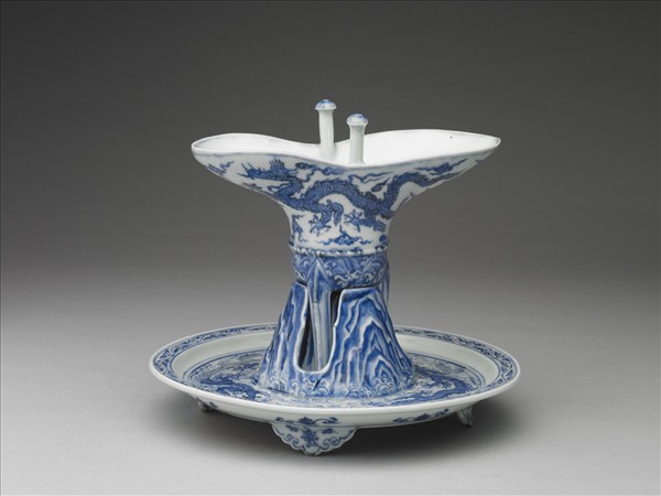 青花波濤龍紋爵托盤