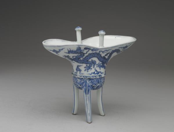 青花波濤龍紋爵杯