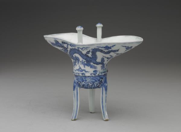 青花波濤龍紋爵杯