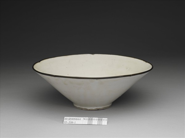 定窯 白瓷花口碗