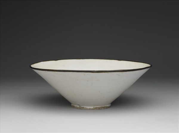 定窯 白瓷花口碗