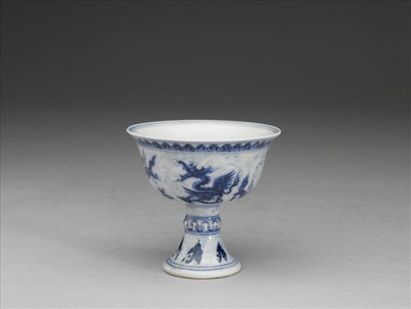 青花海獸波濤紋高足杯