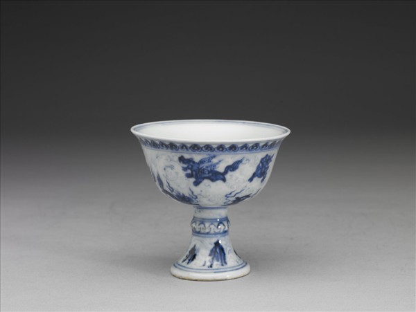 青花海獸波濤紋高足杯