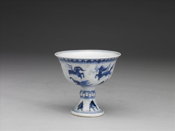 青花海獸波濤紋高足杯