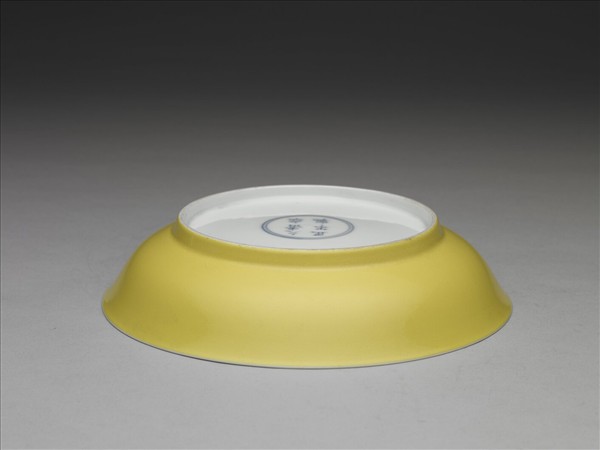 琺瑯彩菊花草蟲紋盤