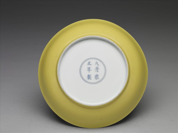 琺瑯彩菊花草蟲紋盤