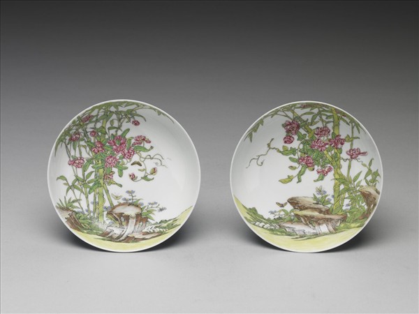 琺瑯彩藍地花蝶碟