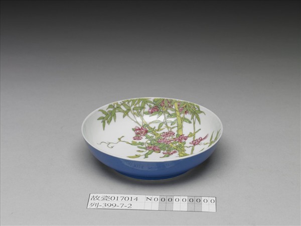 琺瑯彩藍地花蝶碟