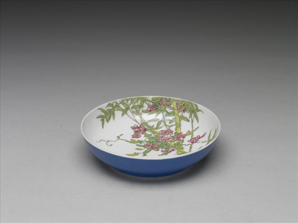 琺瑯彩藍地花蝶碟