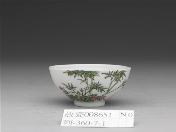 琺瑯彩花竹紋杯