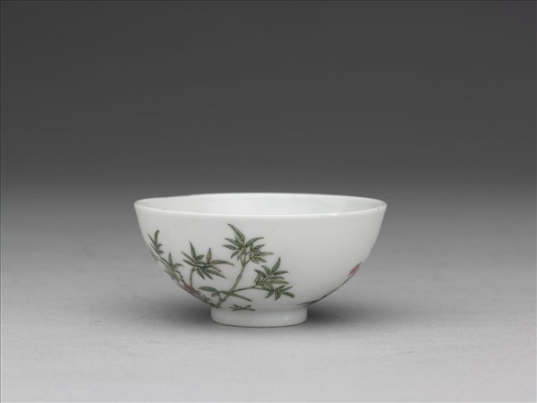 琺瑯彩花竹紋杯