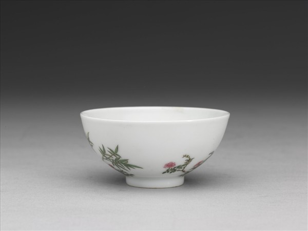 琺瑯彩花竹紋杯