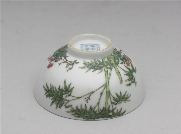 琺瑯彩花竹紋杯