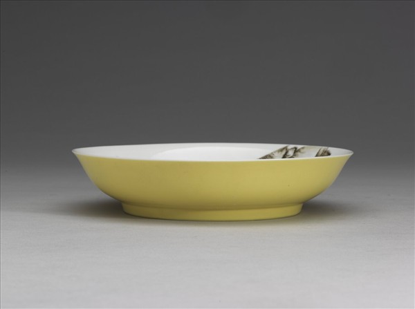 琺瑯彩赭墨山水圖盤