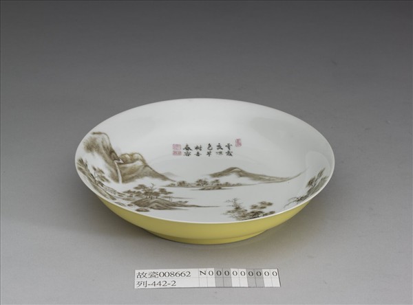 琺瑯彩赭墨山水圖盤