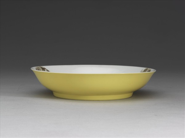 琺瑯彩赭墨山水圖盤