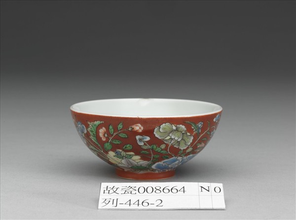 洋彩紅地四季花卉紋鍾