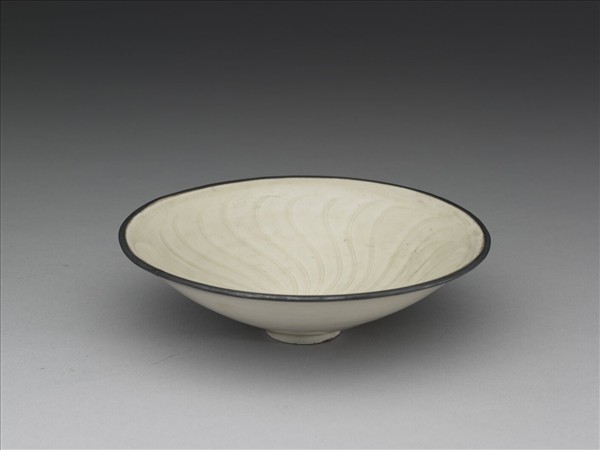 定窯 白瓷劃花水波紋碗