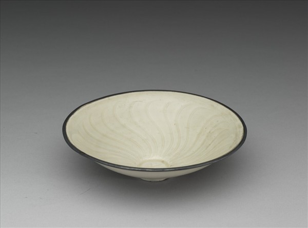 定窯 白瓷劃花水波紋碗