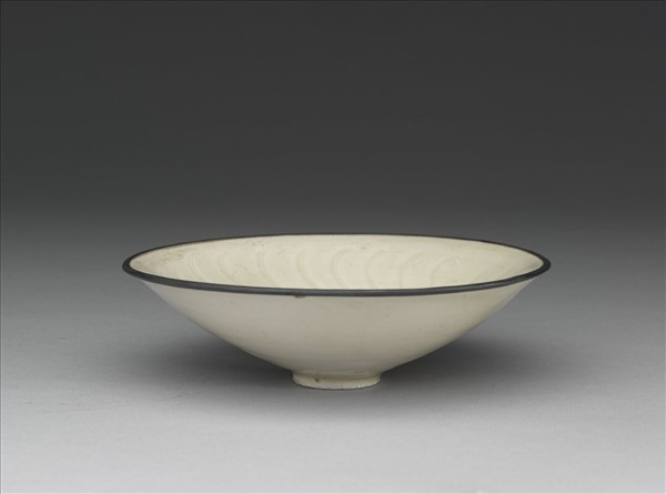 定窯 白瓷劃花水波紋碗