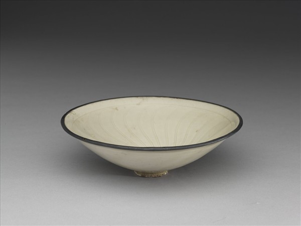 定窯 白瓷劃花水波紋碗