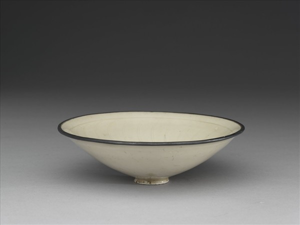 定窯 白瓷劃花水波紋碗