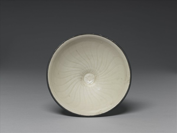 定窯 白瓷劃花水波紋碗