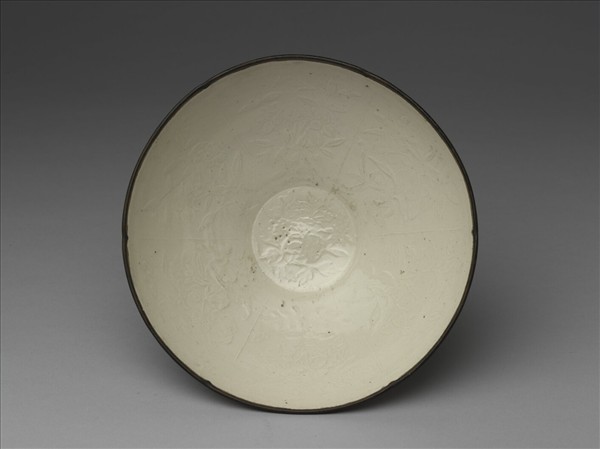 定窯 白瓷印花四季花卉紋葵瓣口碗