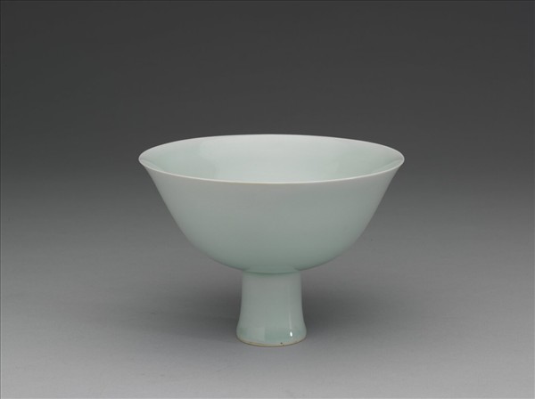 青瓷高足碗