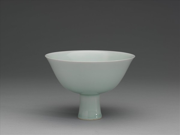 青瓷高足碗