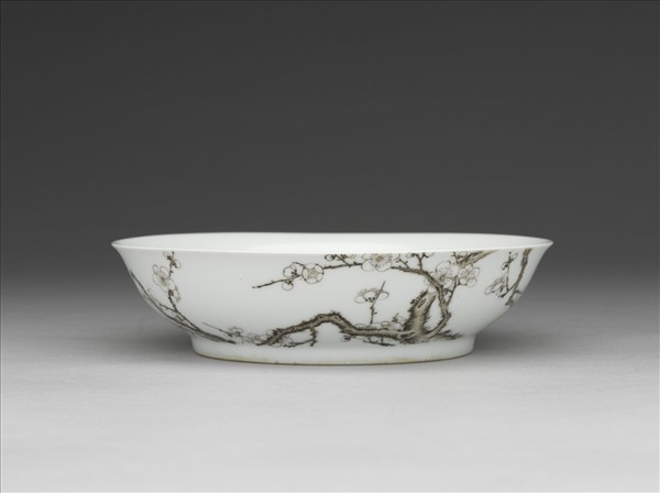 琺瑯彩赭墨梅花圖盤