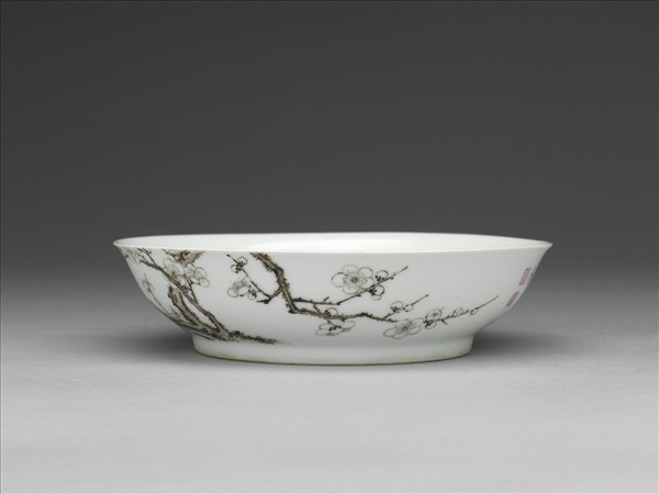 琺瑯彩赭墨梅花圖盤