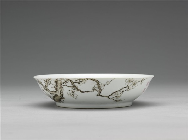 琺瑯彩赭墨梅花圖盤