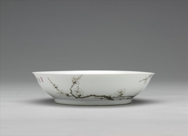 琺瑯彩赭墨梅花圖盤