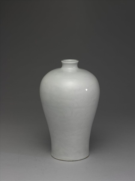 甜白蓮花紋梅瓶