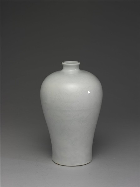 甜白蓮花紋梅瓶