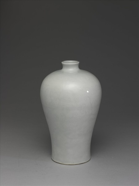 甜白蓮花紋梅瓶