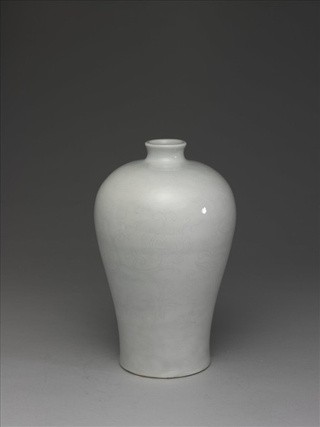 甜白蓮花紋梅瓶