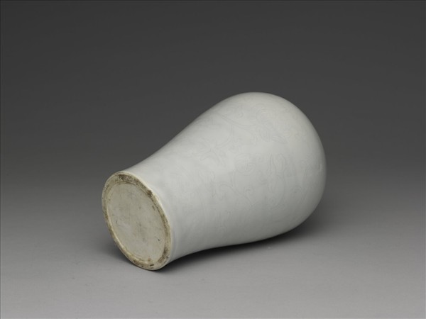 甜白蓮花紋梅瓶