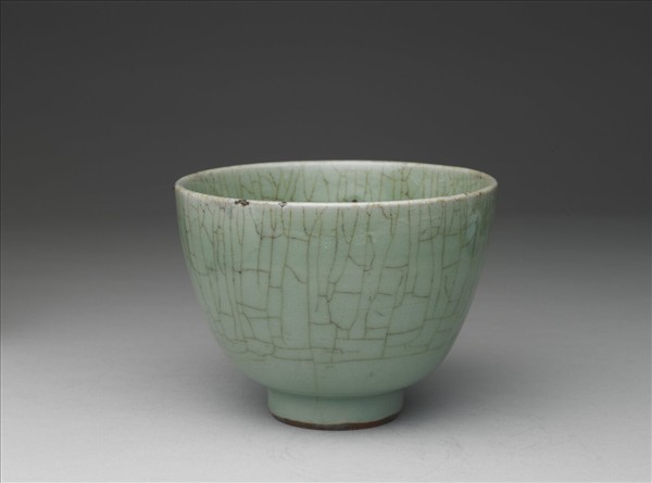 冬青釉蓮子碗