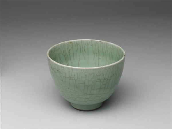 冬青釉蓮子碗