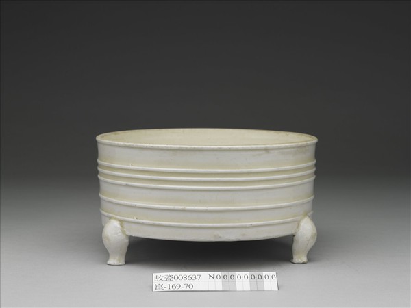 定窯 白瓷弦紋三足爐