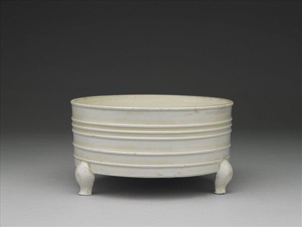 定窯 白瓷弦紋三足爐