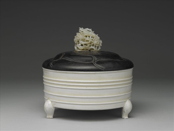 定窯 白瓷弦紋三足爐