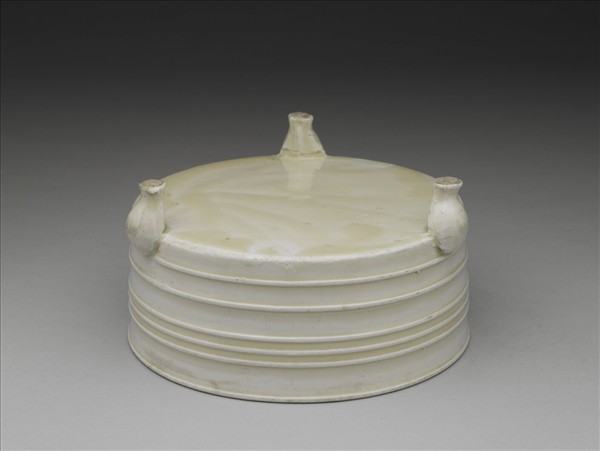 定窯 白瓷弦紋三足爐
